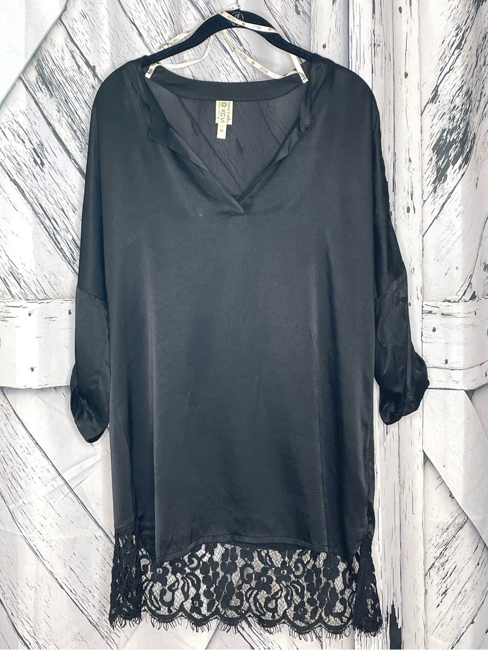 XCVI tunic featuring a v-neck and a detailed lace hem black M